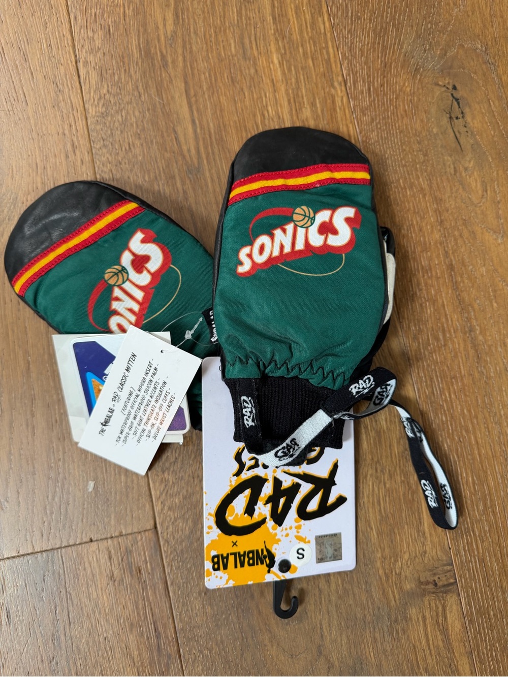 NBA Sonics Green Red Yellow Logo Mittens for Men Size Small NWT !!